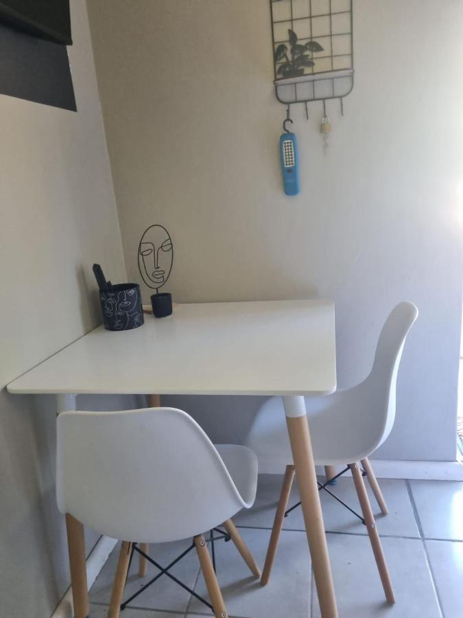 Angel 8 Airbnb Apartment 2 Robertson Buitenkant foto